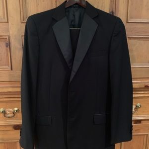 Oleg Cassini Tux
